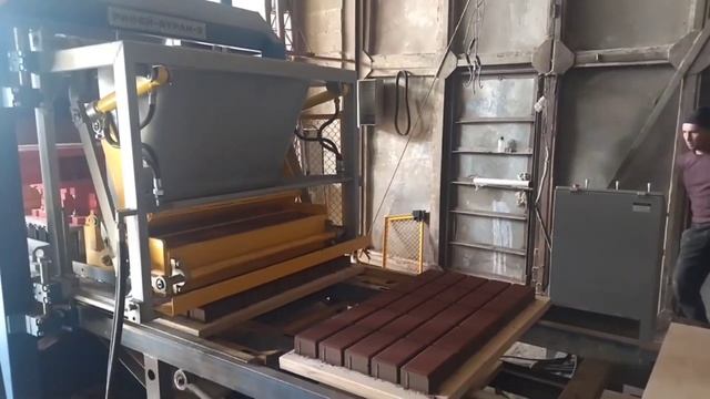 двухслойная цветная тротуарная плитка произведенная на автоматическом вибропрессе Рифей Буран 2А смотреть онлайн