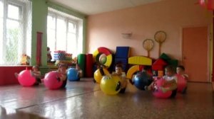 Музыкально ритмическая композиция на фитболах "Колобок"