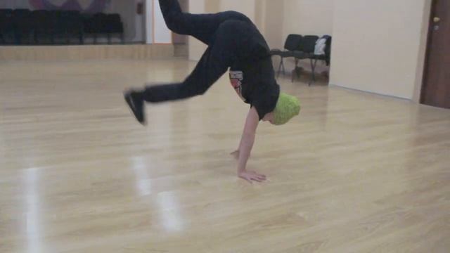 B-Boy Driver. 9 лет. (Школа №112). Студия брейк-данса Sense of life смотреть онлайн