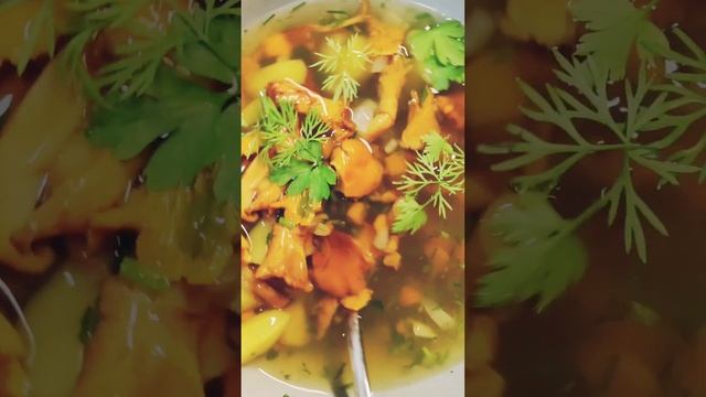 Суп с лисичками.