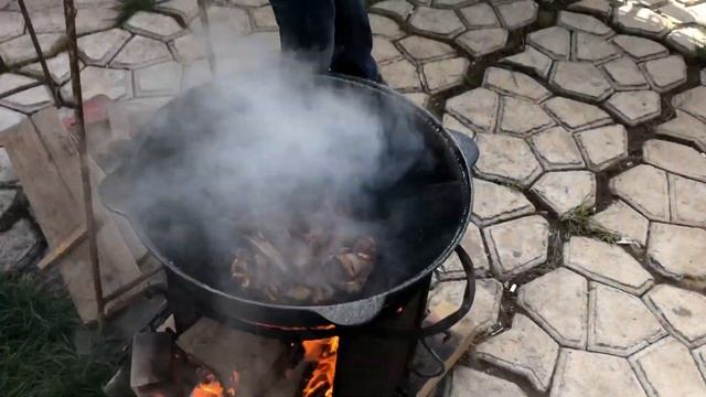 Куырдак по Казахский в казане на костре, он же каурдак, куурдак, казан кабоб, Рецепт от Рината смотреть онлайн
