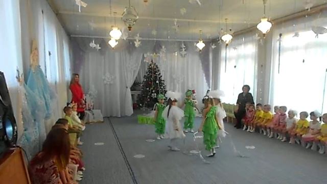 танец ёлочек и вьюг
