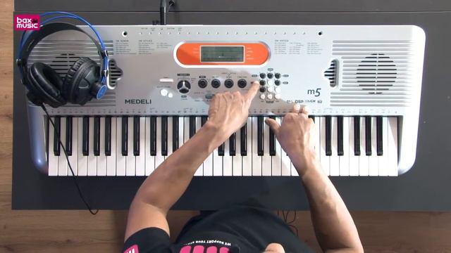 Medeli M5 61-Toetsen Keyboard Review | Bax Music смотреть онлайн