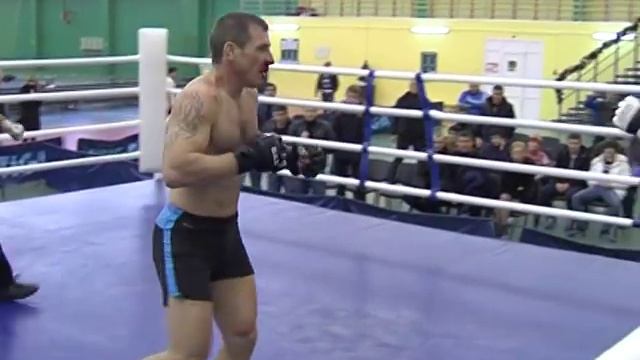 Дебют Магомеда Хамзатова на проф ринге... Свою победу он посвящает Альберту и Тимуру Бадаевым.. смотреть онлайн