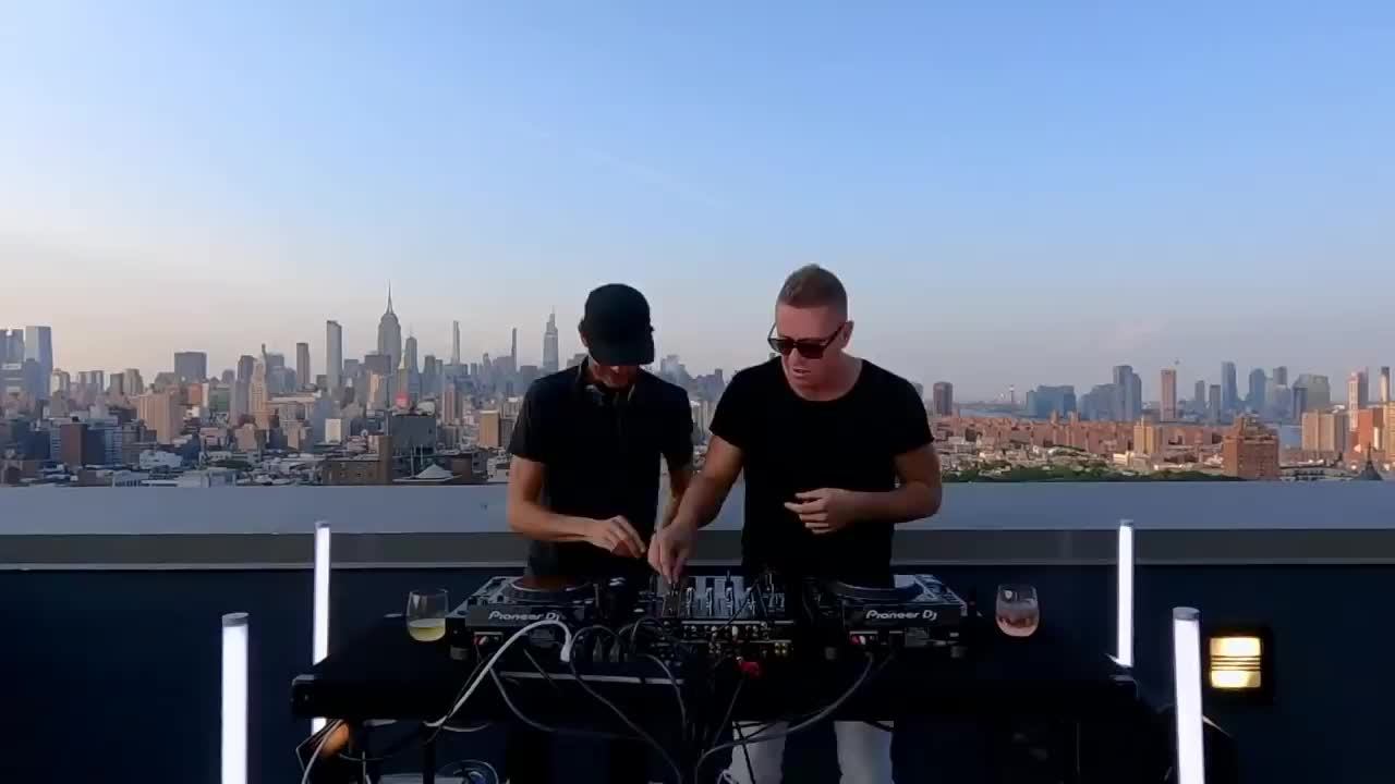 Deep house смотреть онлайн