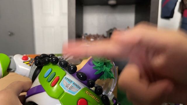 Toy Story Hawaiian Vacation Buzz, Woody, & Jessie Talking Action Figures смотреть онлайн