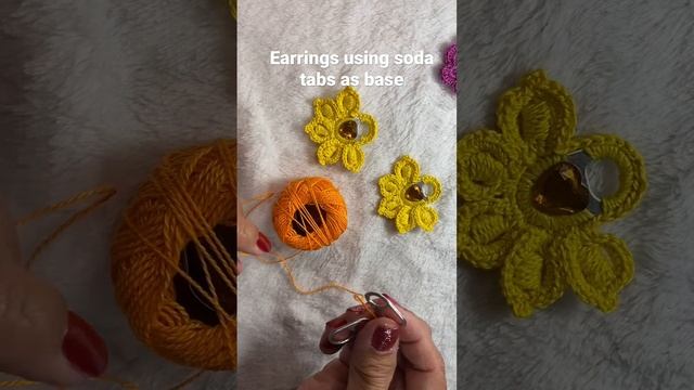 Earrings using soda tabs as base. #crochet #crochetedearrings #hobbies #craft #momshiebrends смотреть онлайн
