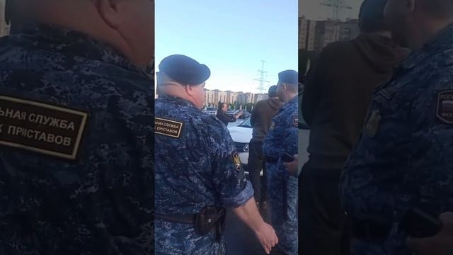 Сотрудники ФССП отжимают автомобиль у женщины, без предъявления исполнительного производства.(3)