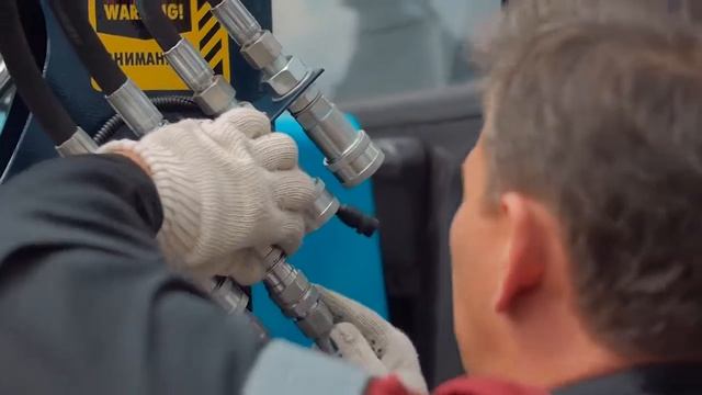 Фронтальный погрузчик Универсал 800 VIP смотреть онлайн