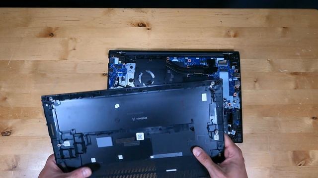 Lenovo ThinkPad E16 Gen 1 Review with Benchmarks, Comparison, and a Look Inside! смотреть онлайн