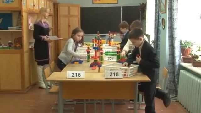 Юные зареченцы лепили танки из пластилина