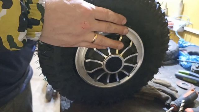 Как надеть на 10 дюймовое колесо от гираскутера покрышку от квадроцикла. смотреть онлайн