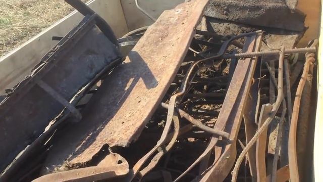 КоП МетаЛЛолома.Местные с тракторами на нетронутой ферме!!! смотреть онлайн