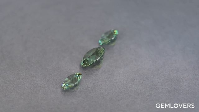 Комплект светло-зеленых демантоидов 5.11 карат смотреть онлайн