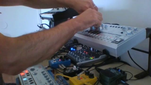 Pure Acid Trance Session 03 : Behringer TD-3 / TT-303 / TR-09 & SH01a / Volca Bass / Akai MPX16 смотреть онлайн