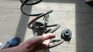 Замена стоек и как стянуть пружины амортизатора на Toyota Avalon    ( Toyota Camry 40 )