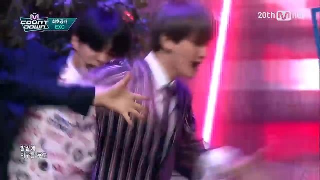 EXO - ′LOVE ME RIGHT′ M COUNTDOWN 150604 COMEBACK Stage Ep.427 смотреть онлайн