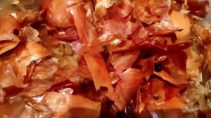 Рулет из тонкого сала варим в луковой шелухе