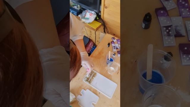 Заливаем море из эпоксидной смолы в подставке для телефона #эпоксиднаясмола #море #своимируками смотреть онлайн