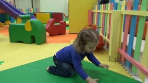 Детская площадка в магазине игрушек Мега Антошка Сhildren's play yard in toy sto