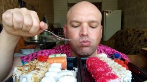 МУКБАНГ РОЛЛЫ/ОБЖОР запечённые роллы/MUKBANG rolls