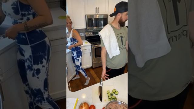Cooking with the Brownes! смотреть онлайн
