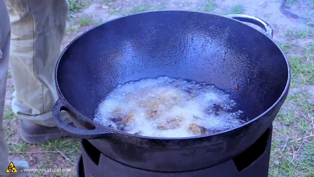 Куриные плечики в кляре, готовлю на новой печке в казане смотреть онлайн