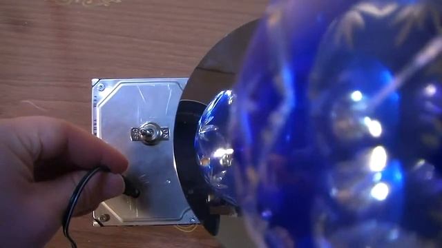 Сделано своими руками Updated Recycle A Hard Drive To A Cool Lamp смотреть онлайн