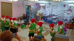 Танец гномиков на новый год в старшей группе