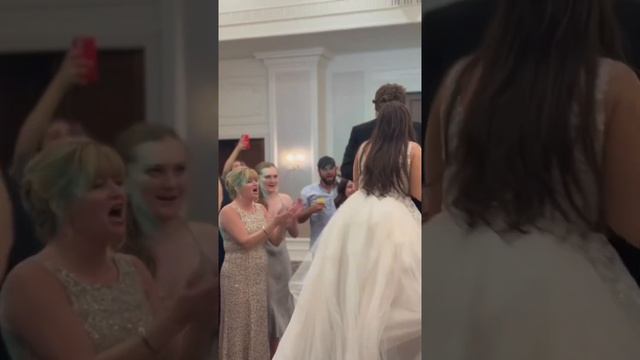 Heartwarming final dance at this wedding #chairdance #weddingdress #lastdance #halifax #novascotia смотреть онлайн