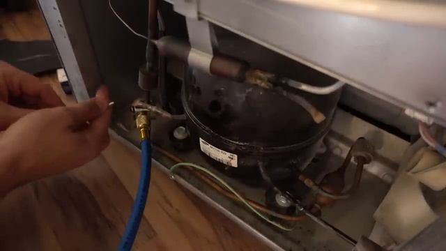 How to Add Freon To Your Refrigerator 134a - 10 Minutes FAST EASY TUTORIAL смотреть онлайн