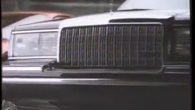 1993 Lincoln Towncar Ferrari TV Commercial смотреть онлайн