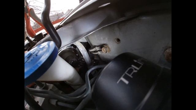 ЗАМЕНА ЛАМП В ФАРАХ TOYOTA AVENSIS смотреть онлайн