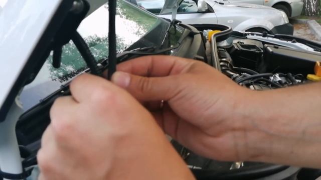 установка газовых упоров на Ладу Весту смотреть онлайн