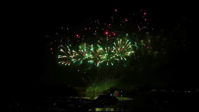 Фестиваль фейерверков Омск. Фейерверк шоу победителя «Большой Праздник - Баку» смотреть онлайн