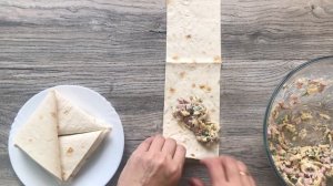 ПРОСТО И ОБОЛДЕННО ВКУСНО. ТРЕУГОЛЬНИКИ ИЗ ЛАВАША С ВЕТЧИНОЙ И СЫРОМ.