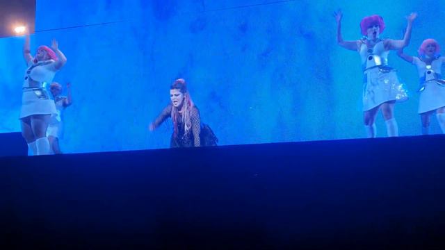 Saara Aalto - Somebody to Love - LIVE at We Will Rock You Musical (in Finnish) смотреть онлайн
