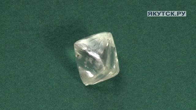 В Якутии нашли сразу несколько крупных алмазов смотреть онлайн