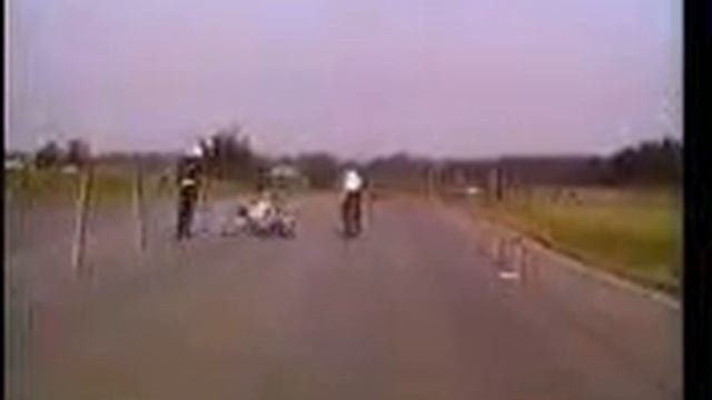 Мотоцикл и полицейский смотреть онлайн