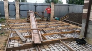 Площадка для машины из бетона.  Опыт использования.