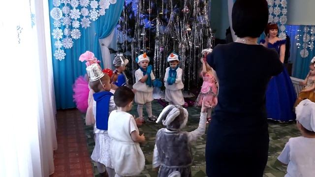 Новогодний хоровод...Детский сад № 77 г.Энгельс смотреть онлайн