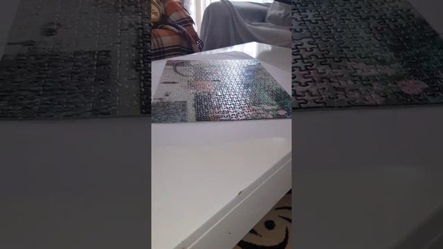 Sehpa üzerine yapılan puzzle i mukavvaya almak bu kadar kolay pratik zeka ... смотреть онлайн