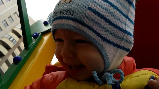 VLOG. Дети погодки. Гуляем на детской площадке. смотреть онлайн