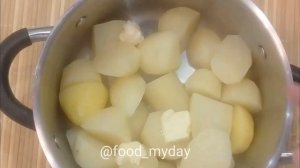 Отварной картофель с укропом и чесноком: рецепт от Foodman.club