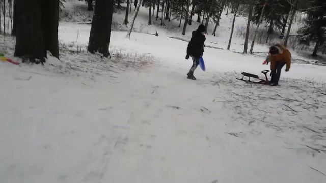 Лисья горка Зеленоград Москва 2018 речка не замёрзла катание на плюшках смотреть онлайн