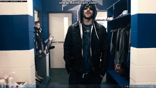 LaFlamme enters the room смотреть онлайн