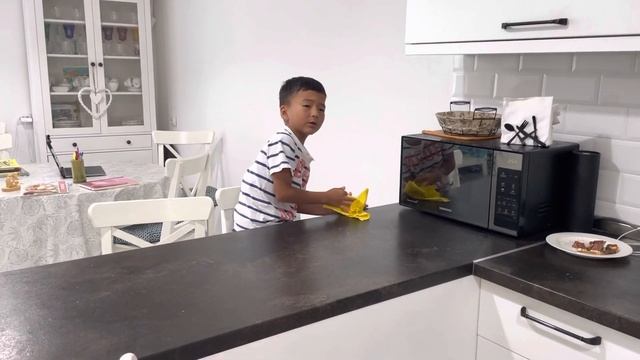 Вытираем стол смотреть онлайн