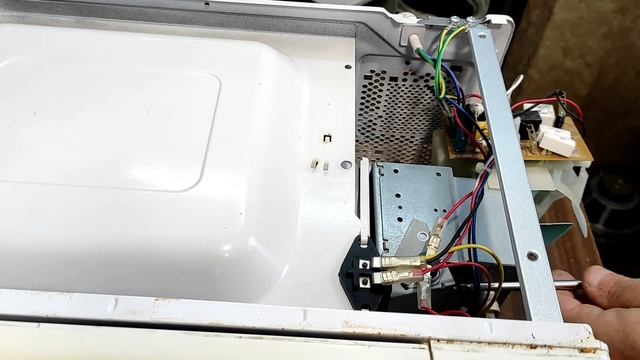 Банальная Причина выхода из строя магнетрона микроволновая печь rosenlew rmm2030w. смотреть онлайн