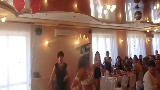 Восточный танец с огнем.Танцует Шафика, г.Астрахань смотреть онлайн