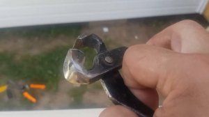 Кусачки инструмент для монтажа сайдинга в конечную планку.